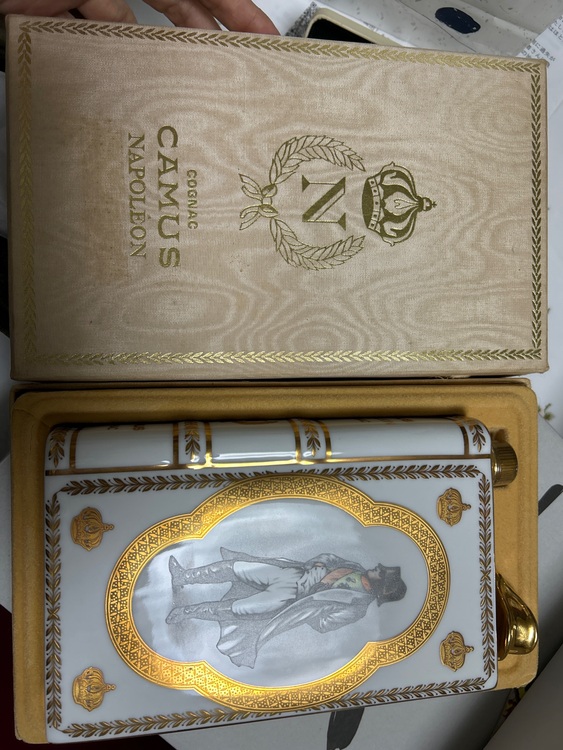 ブランデー カミュ （お酒）の商品画像 - 査定依頼日：2025年6月5日 - 最高査定価格：3,500円