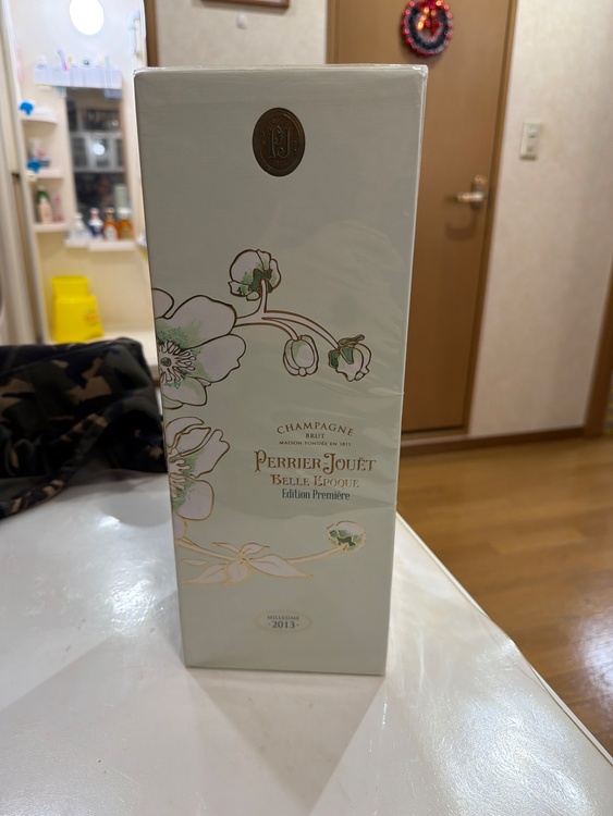 Perrier Jourt Belle Epoque Edition Premr（お酒）の商品画像 - 査定依頼日：2025年12月29日 - 最高査定価格：19,000円