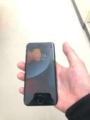 iPhone SE（第2世代）（スマホ）の商品画像 - 査定依頼日：2023年3月6日 - 最高査定価格：4,000円