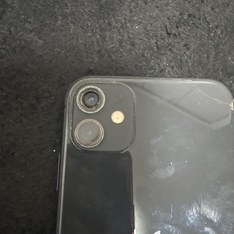 iPhone11 64GB Softbank（スマホ）の商品画像 - 査定依頼日：2026年3月24日 - 最高査定価格：16,000円