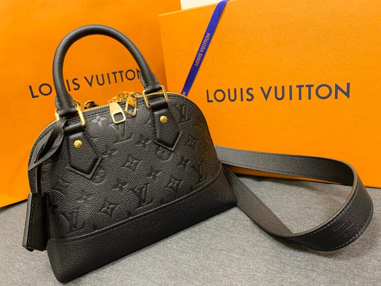 アルマ（ブランドバッグ）の商品画像 - 査定依頼日：2025年4月3日 - 最高査定価格：300,000円