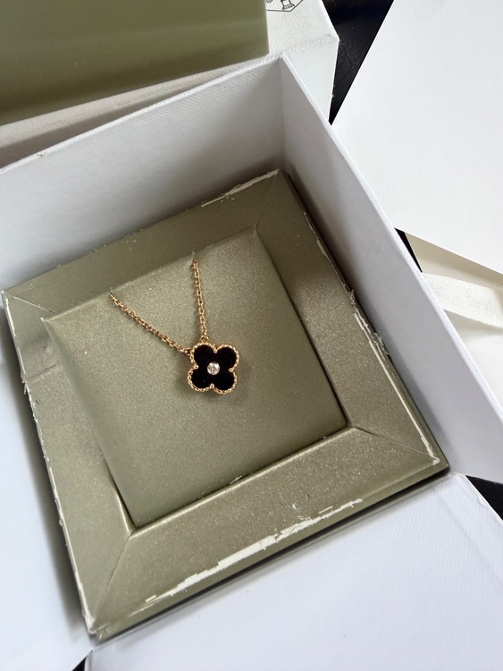 ヴァクリーフ（金・貴金属）の商品画像 - 査定依頼日：2025年12月18日 - 最高査定価格：500,000円