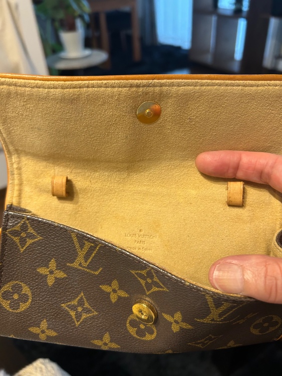 LV腰掛けポーチ（ブランドバッグ）の商品画像 - 査定依頼日：2026年4月29日 - 最高査定価格：100,000円