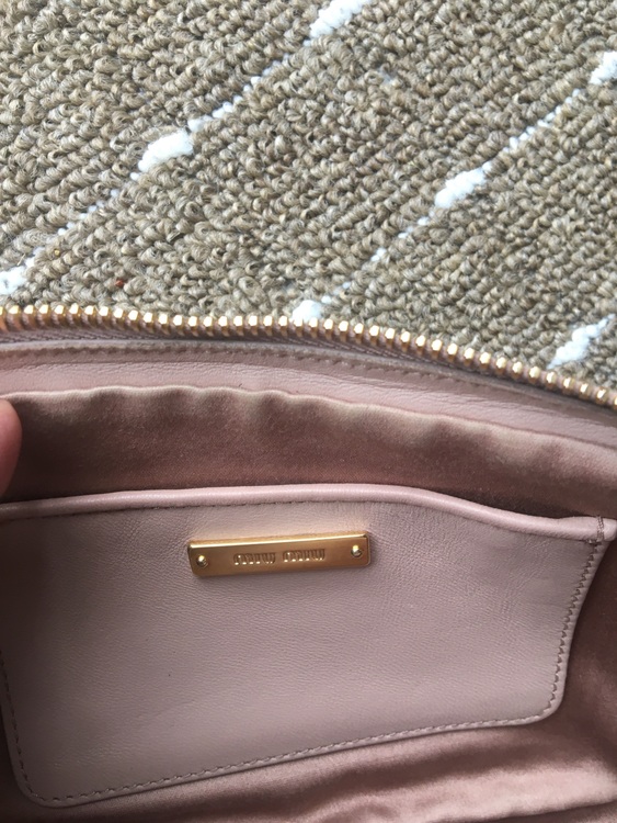 正規品　美品　お買得　人気のミュウミュウMIUMIU マトラッセ レザー ショル（ブランドバッグ）の商品画像 - 査定依頼日：2025年11月1日 - 最高査定価格：55,000円