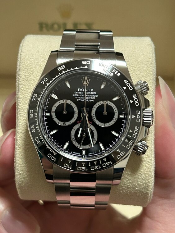 126500LN（高級時計）の商品画像 - 査定依頼日：2024年12月17日 - 最高査定価格：4,880,000円