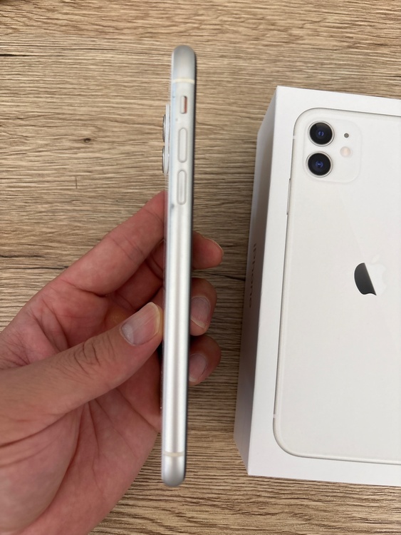 iPhone iPhone11 128GB Softbank（スマホ）の商品画像 - 査定依頼日：2026年6月14日 - 最高査定価格：18,000円