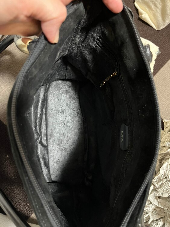 グッチ トート ビジネスバッグ スウェード 黒 フォーマル FP777（ブランドバッグ）の商品画像 - 査定依頼日：2025年4月2日 - 最高査定価格：7,000円