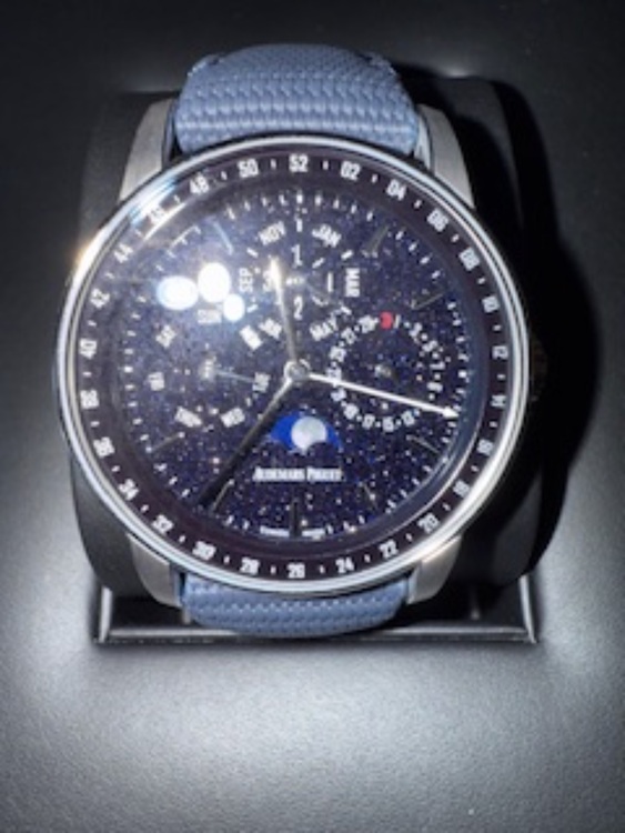 CODE,永久カレンダーアベンチュリン（高級時計）の商品画像 - 査定依頼日：2025年8月30日 - 最高査定価格：7,300,000円