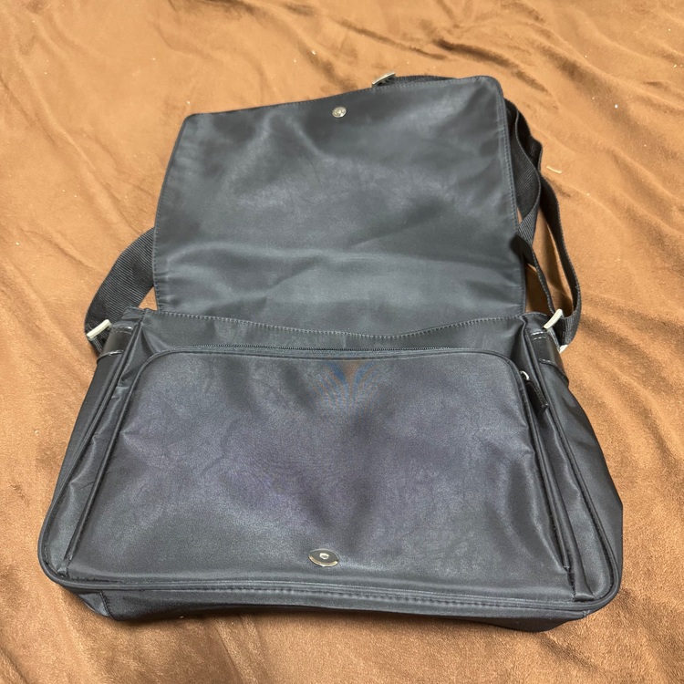 プラダ  （ブランドバッグ）の商品画像 - 査定依頼日：2025年6月11日 - 最高査定価格：50,000円