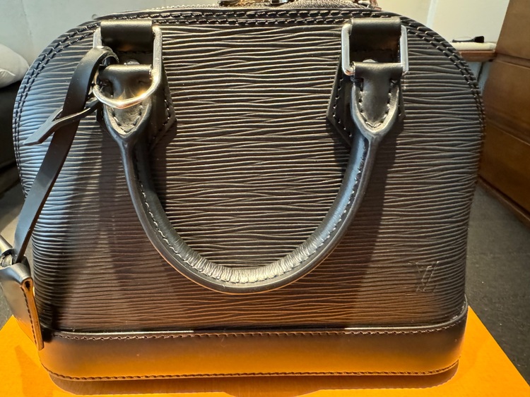 アルマBB（ブランドバッグ）の商品画像 - 査定依頼日：2025年10月27日 - 最高査定価格：100,000円