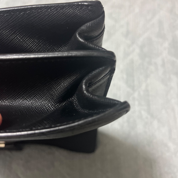 プラダ　サフィアーノ　ブリーフケース（ブランドバッグ）の商品画像 - 査定依頼日：2025年7月24日 - 最高査定価格：30,000円