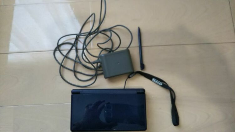 任天堂DS本体（ゲーム機本体・ゲームソフト）の商品画像 - 査定依頼日：2025年8月26日 - 最高査定価格：1,000円