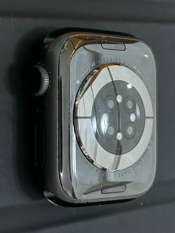 Apple Watch Nike Series 6（GPSモデル）- 44mm（家電）の商品画像 - 査定依頼日：2025年7月22日 - 最高査定価格：1,000円