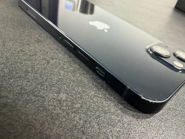 iPhone 13 256GB docomo（スマホ）の商品画像 - 査定依頼日：2026年2月11日 - 最高査定価格：36,000円