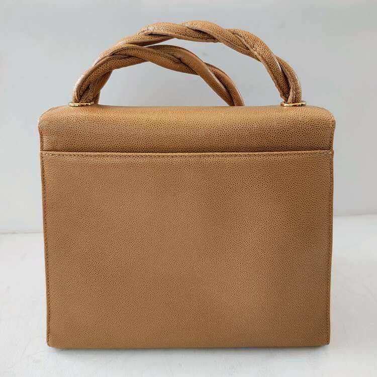シャネル キャビアスキン ツイストハンドル 2wayハンドバッグベージュ G金具（ブランドバッグ）の商品画像 - 査定依頼日：2025年4月7日 - 最高査定価格：300,000円