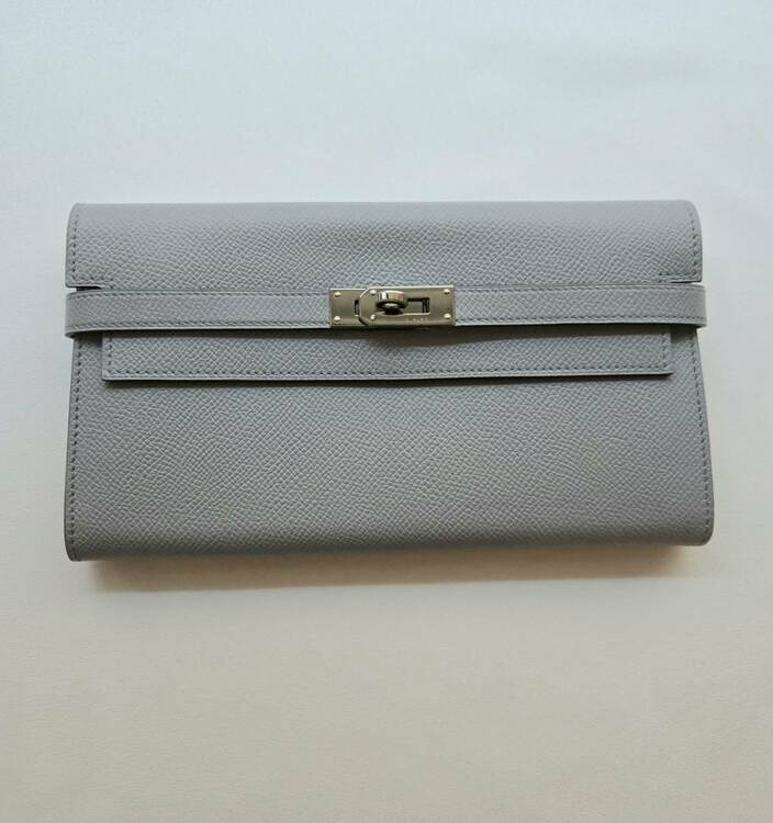 ケリーウォレット素材エプソン、カラーはブルーグラシエでシルバー金具（ブランド財布・小物）の商品画像 - 査定依頼日：2026年4月19日 - 最高査定価格：180,000円