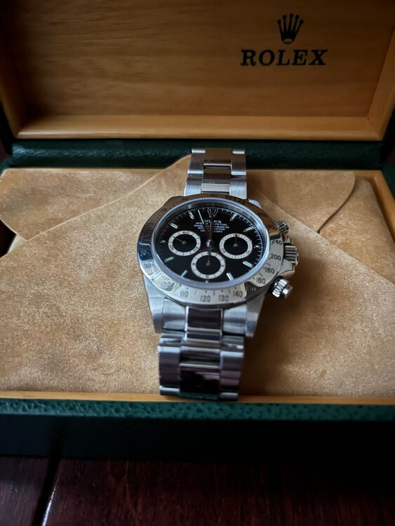 ロレックス デイトナ 1652（高級時計）の商品画像 - 査定依頼日：2025年2月3日 - 最高査定価格：3,250,000円