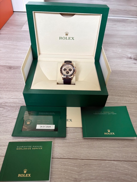 デイトナ　オイスターフレックス　サンダスト&ブラック（高級時計）の商品画像 - 査定依頼日：2026年4月3日 - 最高査定価格：8,050,000円