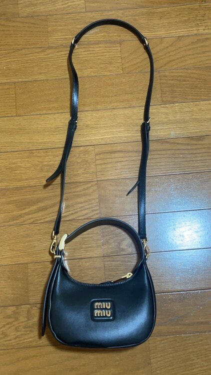 ミュウミュウ  （ブランドバッグ）の商品画像 - 査定依頼日：2025年4月22日 - 最高査定価格：170,000円