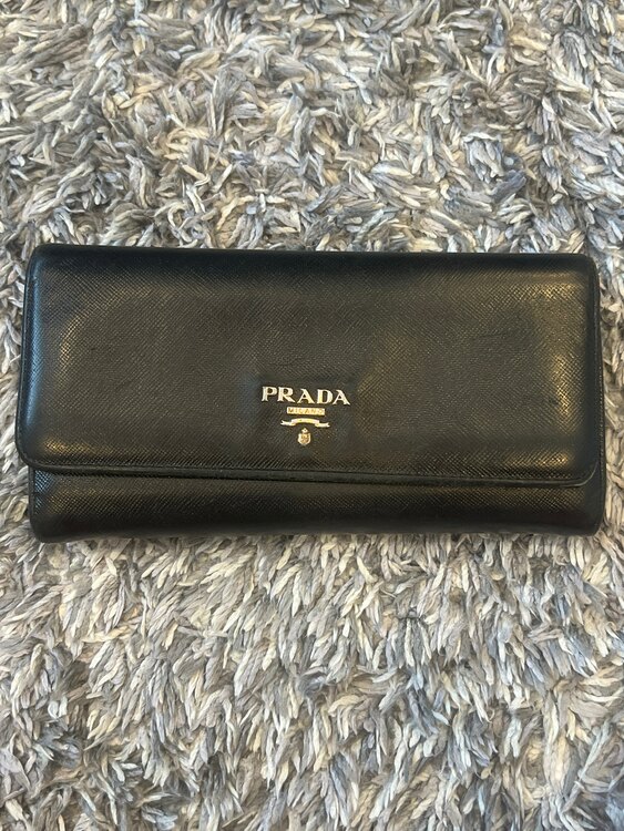 プラダ  （ブランドバッグ）の商品画像 - 査定依頼日：2025年3月19日 - 最高査定価格：3,000円
