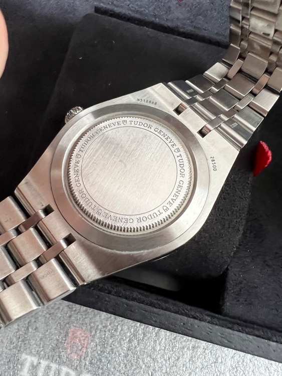 チューダー その他 2850（高級時計）の商品画像 - 査定依頼日：2025年8月22日 - 最高査定価格：300,000円