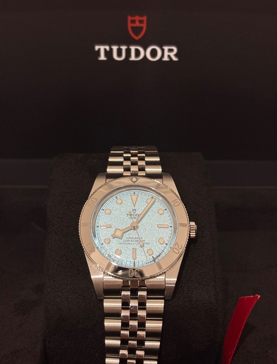 ラグーンブルー（高級時計）の商品画像 - 査定依頼日：2025年6月20日 - 最高査定価格：700,000円