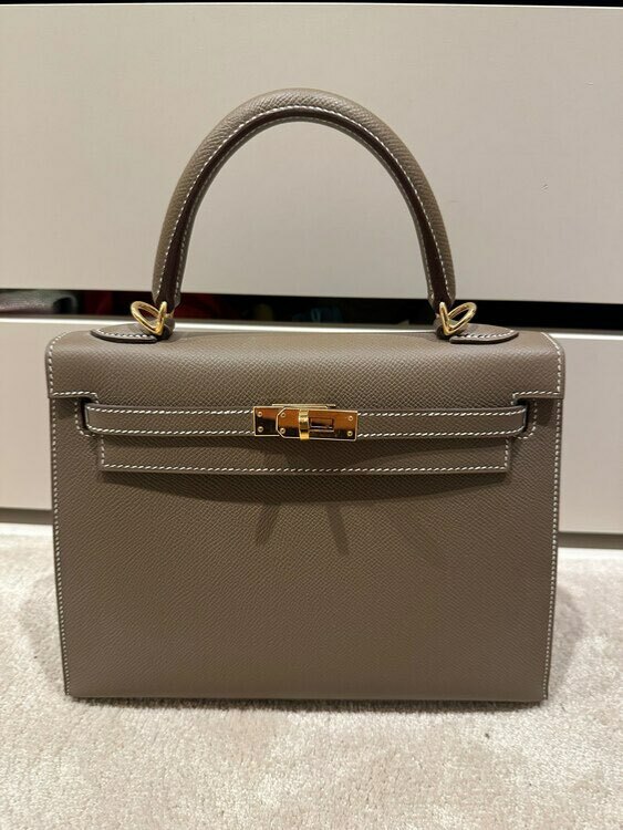 エルメス　ケリー25 エトゥープ（ブランドバッグ）の商品画像 - 査定依頼日：2025年3月12日 - 最高査定価格：2,850,000円