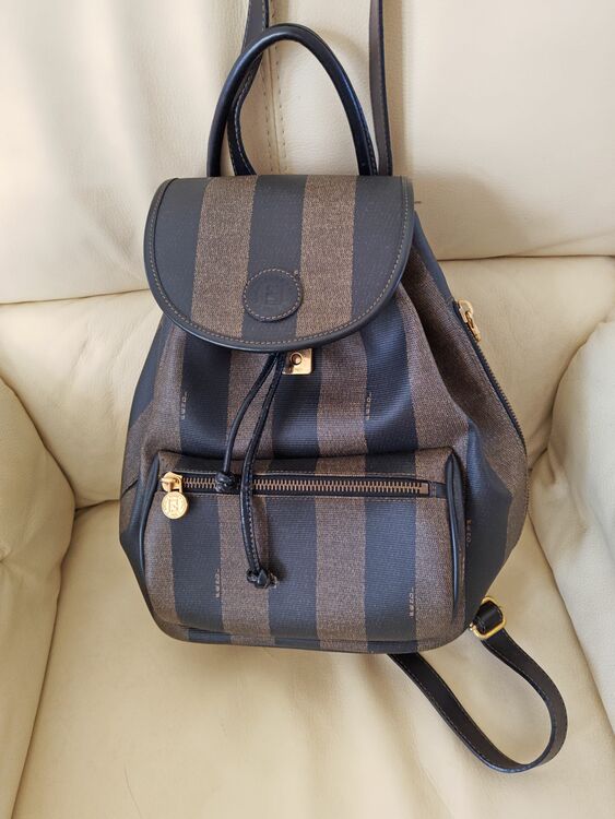 リュック（ブランドバッグ）の商品画像 - 査定依頼日：2025年11月24日 - 最高査定価格：35,000円