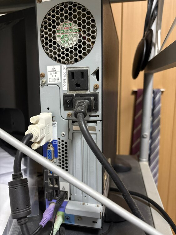 ESPRIMO DH70/DN（PC・タブレット）の商品画像 - 査定依頼日：2025年5月19日 - 最高査定価格：1,000円