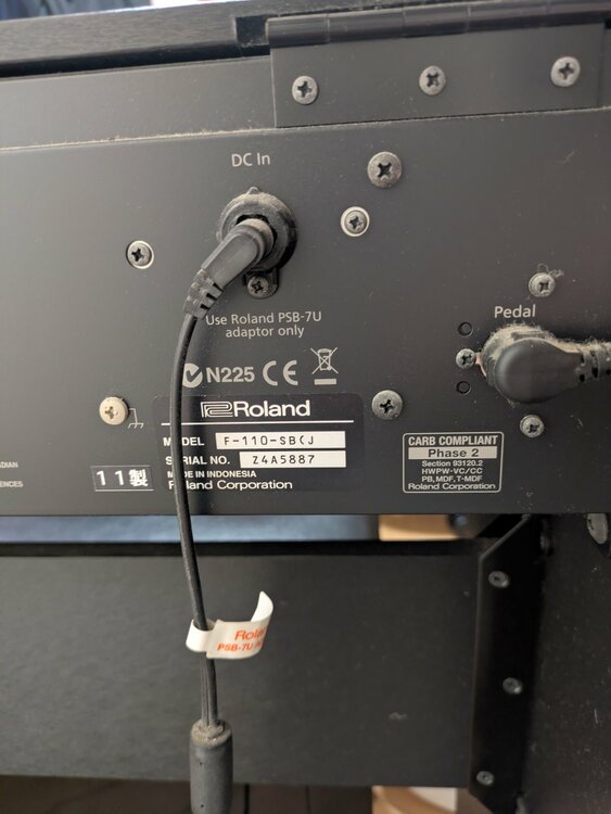 型番： Roland F-110-SB (2011年製)（ピアノ・楽器・PA機材）の商品画像 - 査定依頼日：2026年6月7日 - 最高査定価格：10,000円
