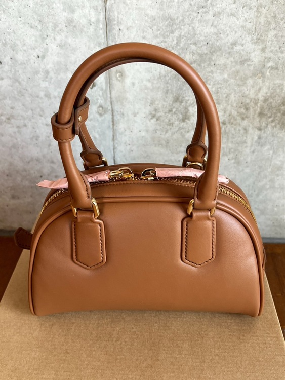 5BB191 miumiuレザーバッグ（ブランドバッグ）の商品画像 - 査定依頼日：2026年10月4日 - 最高査定価格：180,000円