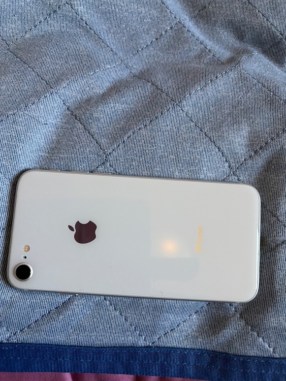 アイホン8（スマホ）の商品画像 - 査定依頼日：2025年10月11日 - 最高査定価格：10,000円