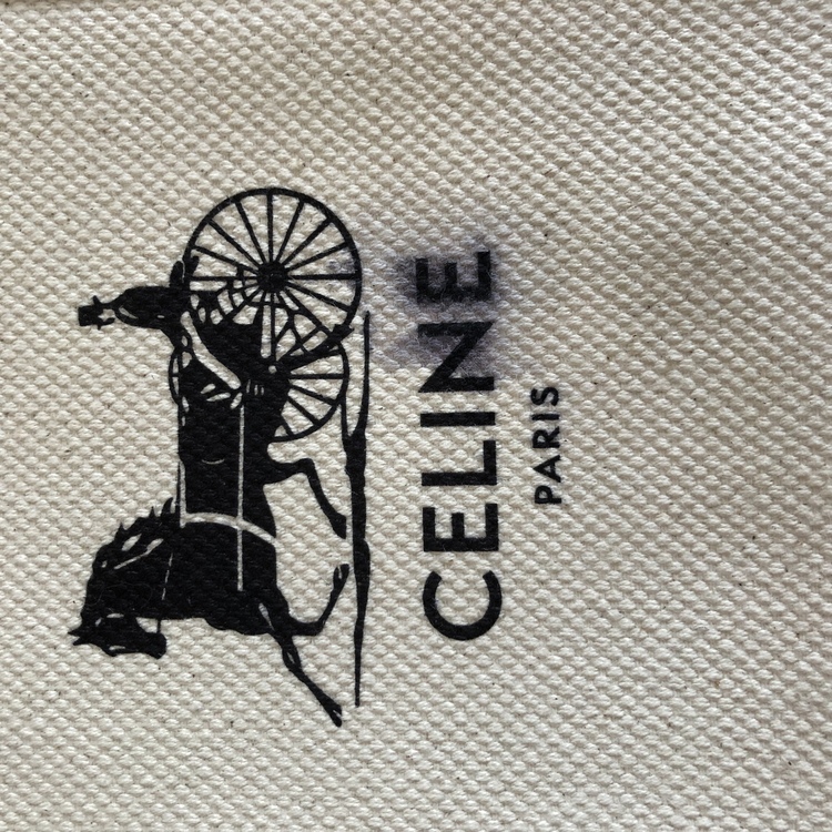 ミニ バーティカル CELINE カバ /  サルキープリント （ブランドバッグ）の商品画像 - 査定依頼日：2021年7月3日 - 最高査定価格：44,000円