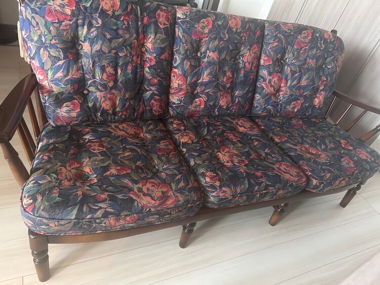 カリモク　ソファ（家具・寝具）の商品画像 - 査定依頼日：2025年3月23日 - 最高査定価格：6,000円