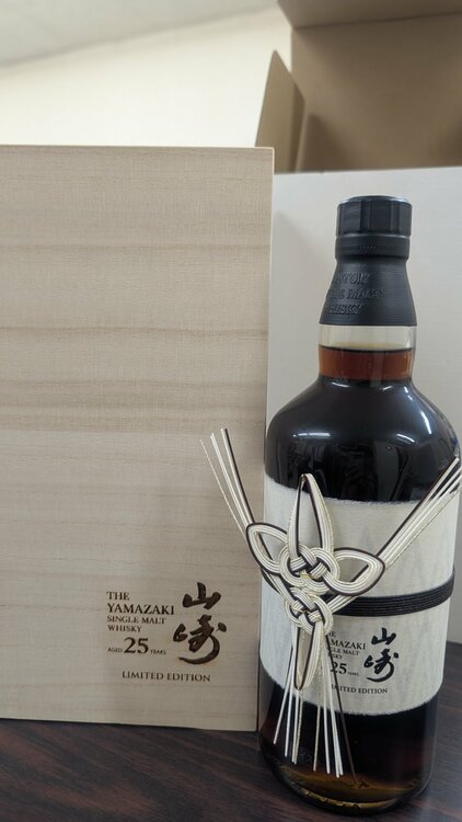 ウイスキー サントリー山崎 （お酒）の商品画像 - 査定依頼日：2026年1月30日 - 最高査定価格：880,000円