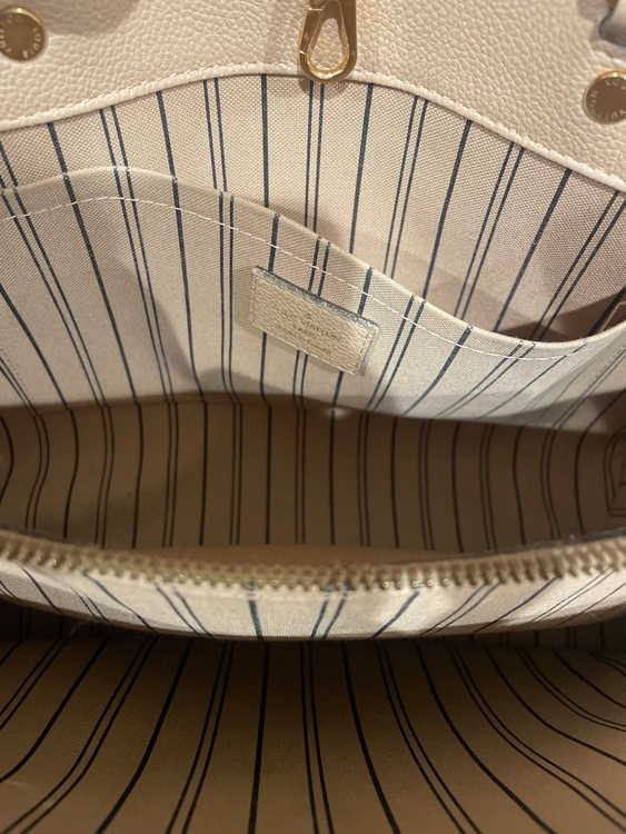 モンテーニュ（ブランドバッグ）の商品画像 - 査定依頼日：2026年1月22日 - 最高査定価格：145,000円