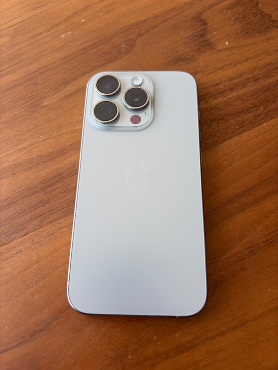 iPhone 15 Pro 128GB SIMフリー（スマホ）の商品画像 - 査定依頼日：2026年1月17日 - 最高査定価格：77,000円