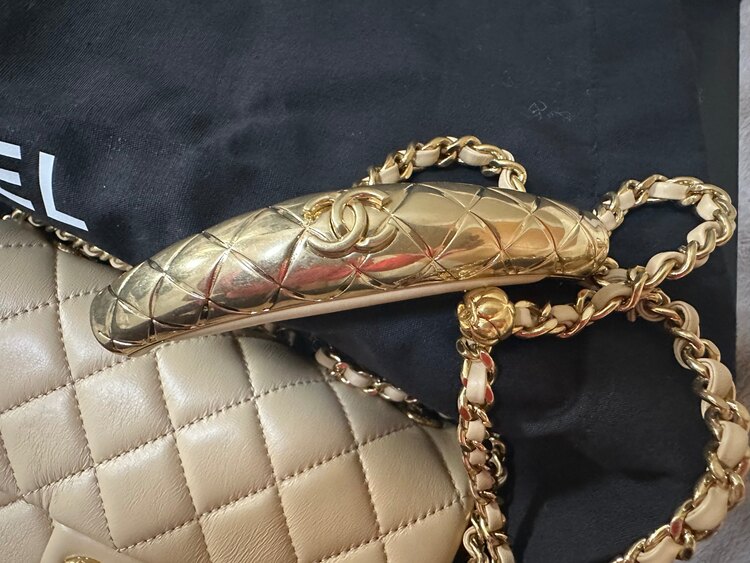 マトラッセ　フラップバッグ（ブランドバッグ）の商品画像 - 査定依頼日：2025年4月28日 - 最高査定価格：500,000円