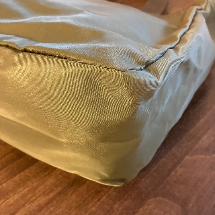 プラダ　手提げカバン　カーキ（ブランドバッグ）の商品画像 - 査定依頼日：2025年11月10日 - 最高査定価格：25,000円