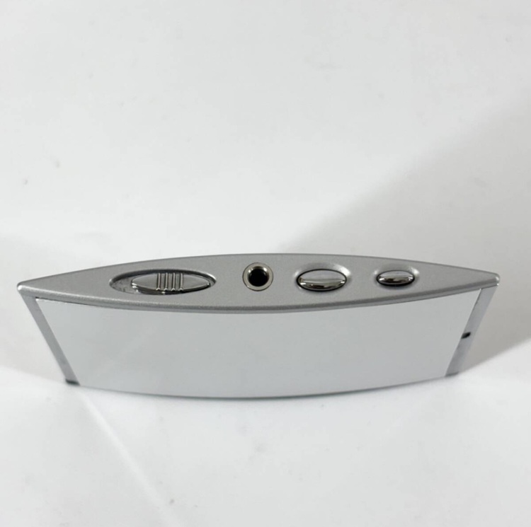 正規品 HERMES エルメス 2006年 銀座限定品 ノベルテ（オーディオ・スピーカー）の商品画像 - 査定依頼日：2025年7月4日 - 最高査定価格：12,000円