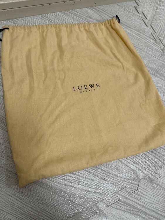 ロエベ　アマソナ　スエードバッグ（ブランドバッグ）の商品画像 - 査定依頼日：2025年11月29日 - 最高査定価格：40,000円