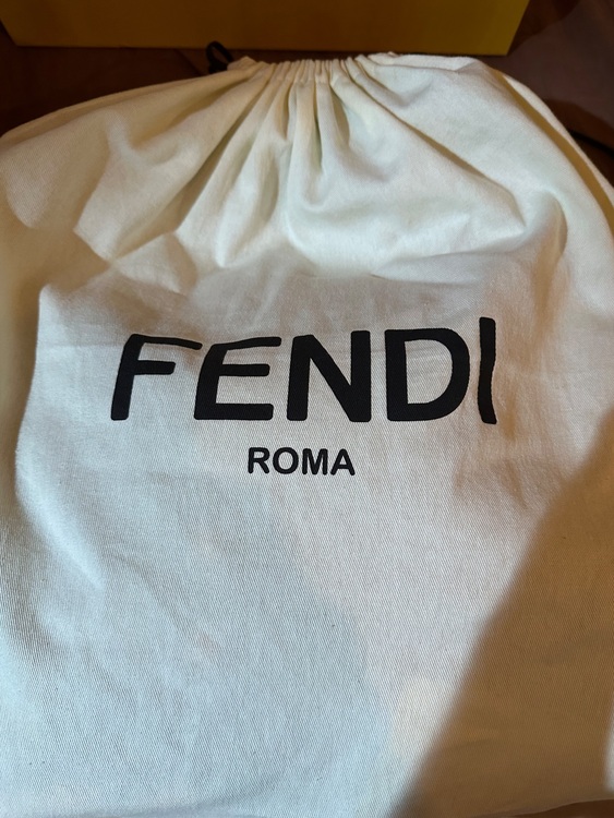 フェンディ  （ブランドバッグ）の商品画像 - 査定依頼日：2025年10月5日 - 最高査定価格：165,000円