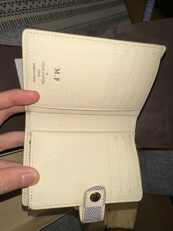 ルイヴィトン ポルトフォイユ・ヴィエノワイニシャル入り（ブランド財布・小物）の商品画像 - 査定依頼日：2025年4月30日 - 最高査定価格：8,000円