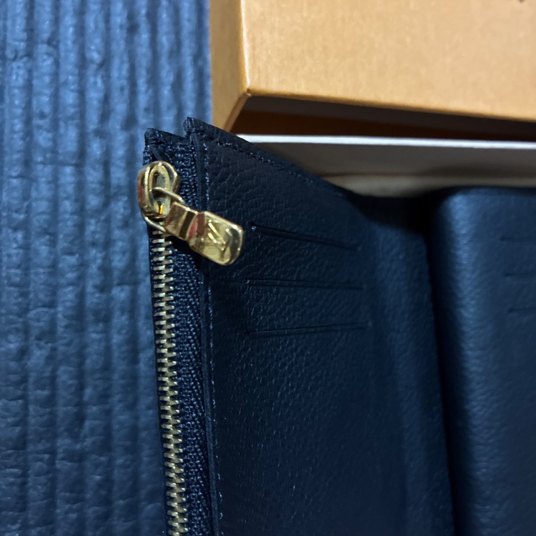 ポルトフォイユ・ヴィクトリーヌ CA1128（ブランド財布・小物）の商品画像 - 査定依頼日：2025年6月17日 - 最高査定価格：20,000円