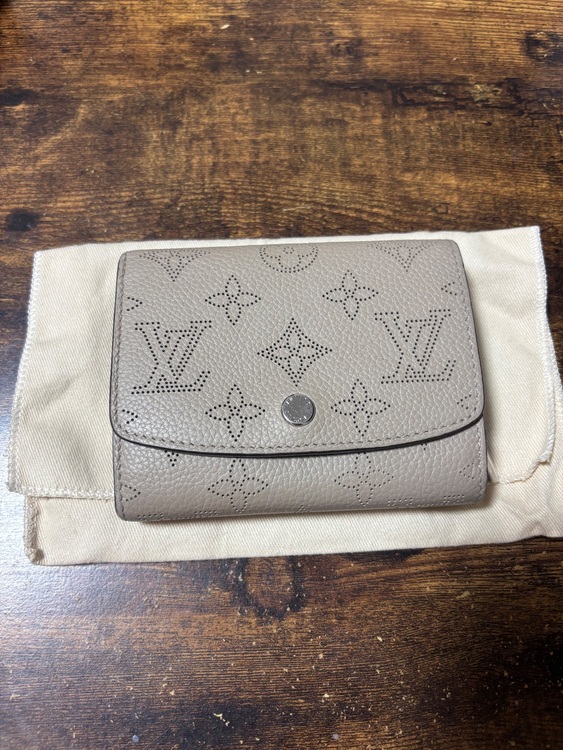 M62542 ポルトフォイユ・イリス コンパクト　ガレ（ブランド財布・小物）の商品画像 - 査定依頼日：2025年8月12日 - 最高査定価格：15,000円