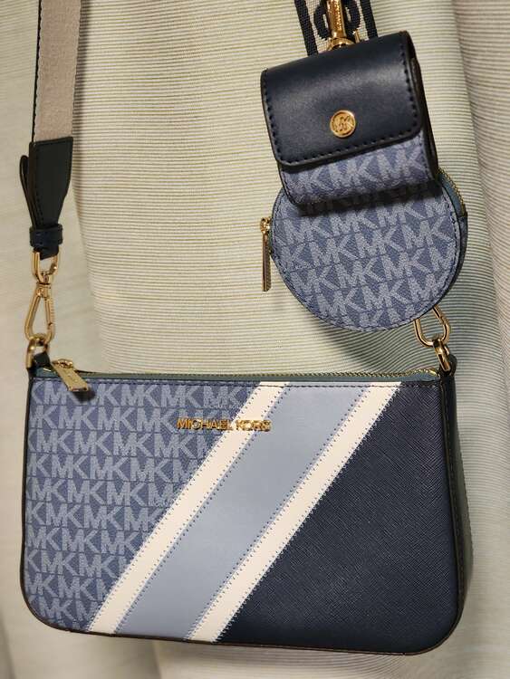 マイケルコースカバン（ブランドバッグ）の商品画像 - 査定依頼日：2025年5月7日 - 最高査定価格：2,500円