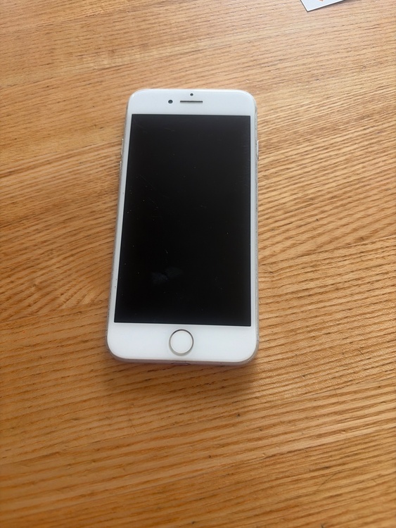 iPhone（スマホ）の商品画像 - 査定依頼日：2026年9月26日 - 最高査定価格：3,500円