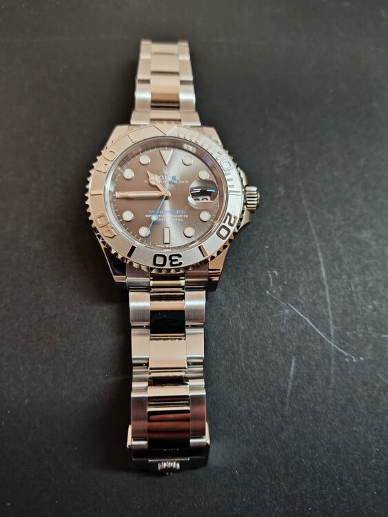 ヨットマスター40　ダークロジウム（高級時計）の商品画像 - 査定依頼日：2026年1月9日 - 最高査定価格：2,240,000円