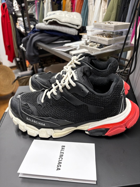 バレンシアガ  （ブランドバッグ）の商品画像 - 査定依頼日：2025年11月9日 - 最高査定価格：30,000円