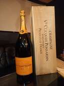 シャンパン ヴーヴ・クリコ （お酒）の商品画像 - 査定依頼日：2024年6月25日 - 最高査定価格：10,000円